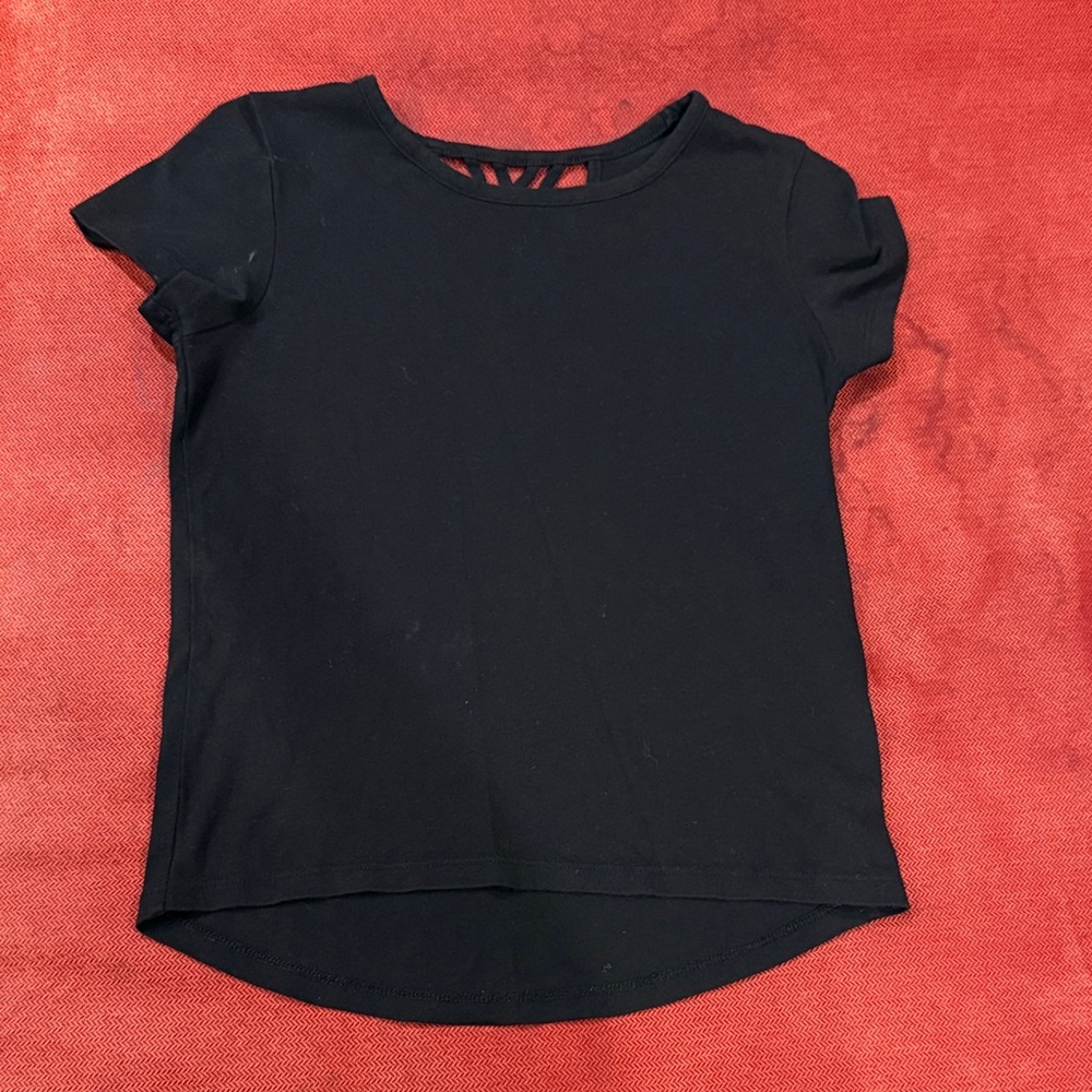 Black girls T-Shirt. Size small or 6/7. Old navy. Design in upper back. High low